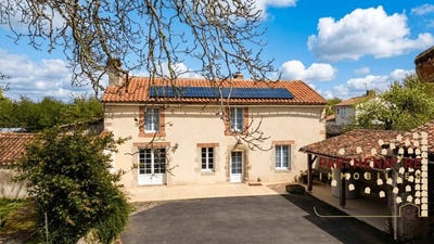/international/fr/lhoumois-charente-310106998215/