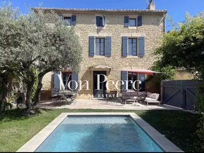 /international/fr/pujaut-languedoc-roussillon-310107295736/