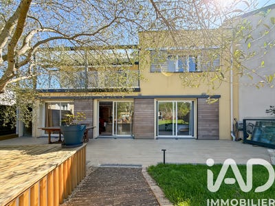 /international/fr/laval-pays-de-la-loire-310107217808/