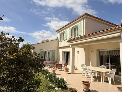 /international/fr/cozes-charente-310107047499/