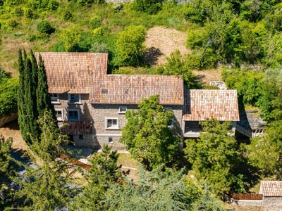 /international/fr/bonnieux-provence-alpes-cote-d-azur-310109075711/