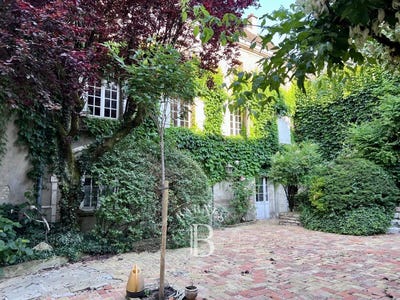 /international/fr/chalon-sur-saone-burgundy-310100701787/