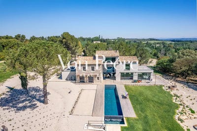 /international/fr/noves-provence-alpes-cote-d-azur-310099631111/