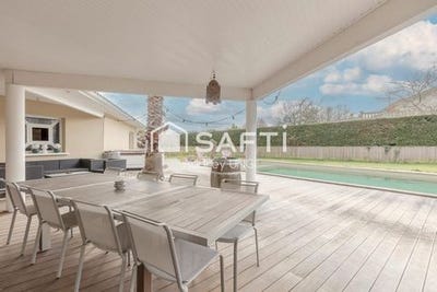 /international/fr/fargues-saint-hilaire-aquitaine-120098076746/