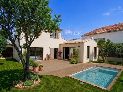 /international/fr/saint-remy-de-provence-provence-alpes-cote-d-azur-310106571616/