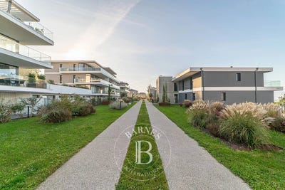/international/fr/evian-les-bains-rhone-310095283247/