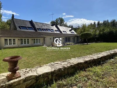 /international/fr/pierrefonds-picardie-310108899650/?lang=th