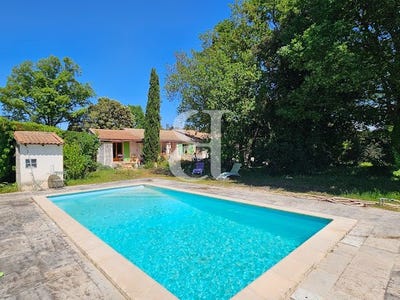 /international/fr/sainte-cecile-les-vignes-provence-alpes-cote-d-azur-310109941116/