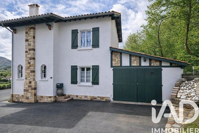 /international/fr/saint-etienne-de-baigorry-aquitaine-310107320454/
