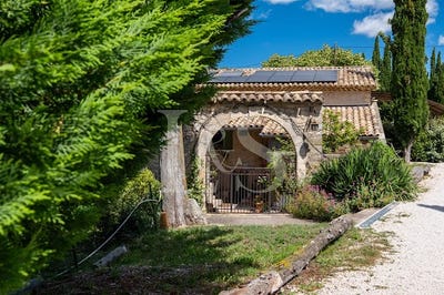 /international/fr/montbrun-les-bains-rhone-120093711592/