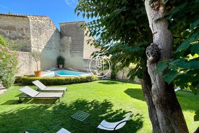 /international/fr/uzes-languedoc-roussillon-310100915005/?lang=zh-tw