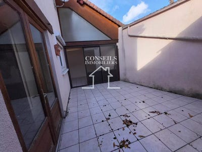 /international/fr/villeneuve-sur-yonne-burgundy-310103248322/