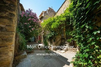 /international/fr/lauris-provence-alpes-cote-d-azur-310100795801/