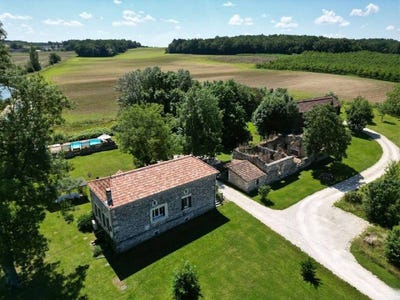 /international/fr/monflanquin-aquitaine-310107498335/