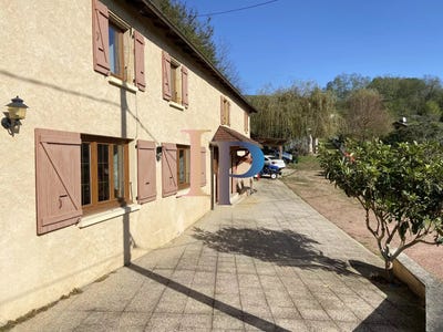 /international/fr/charlieu-pays-de-la-loire-120095595226/