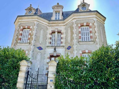 /international/fr/charroux-limousin-310107560446/