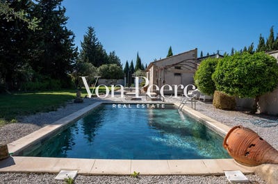 /international/fr/saint-etienne-du-gres-provence-alpes-cote-d-azur-310108088622/
