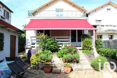 /international/fr/clermont-ferrand-auvergne-310099680177/