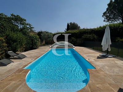 /international/fr/pernes-les-fontaines-provence-alpes-cote-d-azur-310108677241/