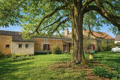 /international/fr/sainte-foy-de-longas-aquitaine-310106068109/