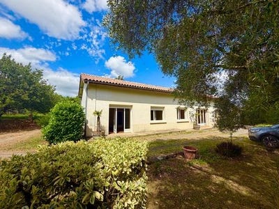 /international/fr/sauveterre-de-guyenne-aquitaine-310108869791/