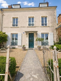 /international/fr/blois-centre-val-de-loire-310108406275/