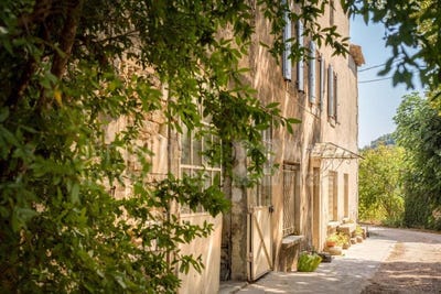 /international/fr/menerbes-provence-alpes-cote-d-azur-310108994835/