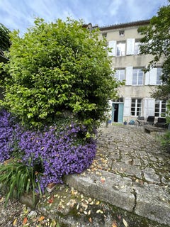 /international/fr/la-rochefoucauld-charente-310108838022/