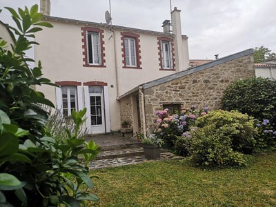 /international/fr/les-herbiers-pays-de-la-loire-310108594650/