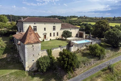 /international/fr/chalais-charente-310110359891/