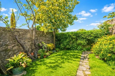 /international/fr/uzes-languedoc-roussillon-310108377415/