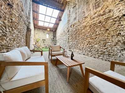 /international/fr/uzes-languedoc-roussillon-310108793120/