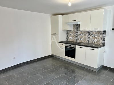 /international/fr/la-roche-blanche-auvergne-310108834917/