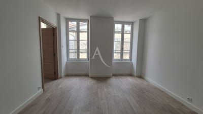 /international/fr/saint-jean-d-angely-charente-310107944091/