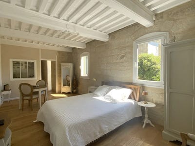 /international/fr/uzes-languedoc-roussillon-310110072189/