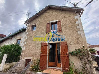 /international/fr/lussac-les-chateaux-charente-120088729676/