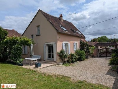 /international/fr/villeneuve-sur-yonne-burgundy-310108732033/