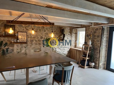 /international/fr/tours-sur-meymont-auvergne-310100041095/