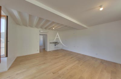 /international/fr/courson-les-carrieres-burgundy-310105717670/