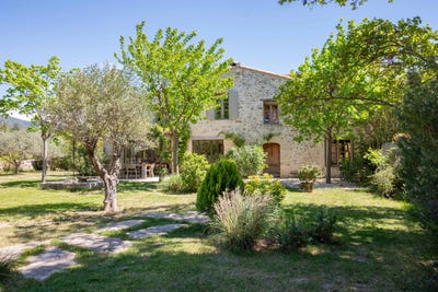 /international/fr/lourmarin-hh-15411959-lourmarin-provence-alpes-cote-d-azur-310100953237/
