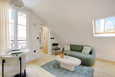 /international/fr/rue-saint-lazare-paris-ile-de-france-310109174830/