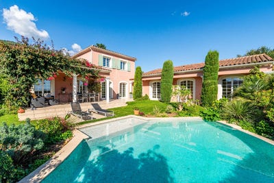 /international/fr/grasse-hh-15561167-grasse-provence-alpes-cote-d-azur-310100959997/?lang=fr