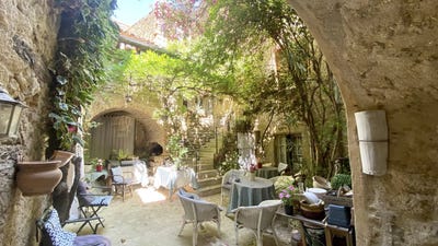 /international/fr/lourmarin-hh-15044461-lourmarin-provence-alpes-cote-d-azur-310100953099/
