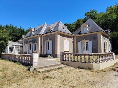 /international/fr/cour-cheverny-centre-val-de-loire-310109383569/