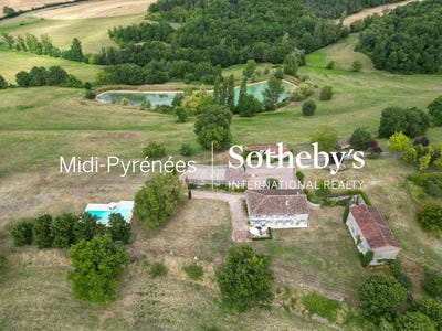 /international/fr/castelnau-de-montmiral-midi-pyrenees-310106130240/