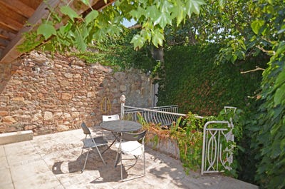 /international/fr/caunes-minervois-languedoc-roussillon-310109559245/