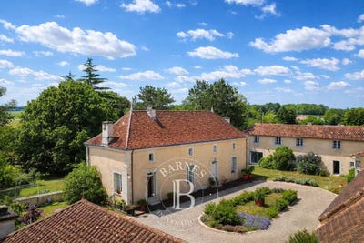 /international/fr/lencloitre-charente-310104508128/