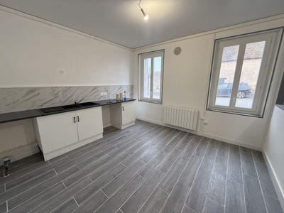 /international/fr/ainay-le-chateau-auvergne-310099848239/