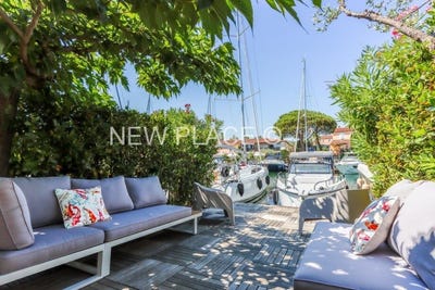 /international/fr/grimaud-provence-alpes-cote-d-azur-310108430365/