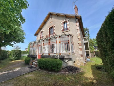 /international/fr/mehun-sur-yevre-centre-val-de-loire-310107951281/